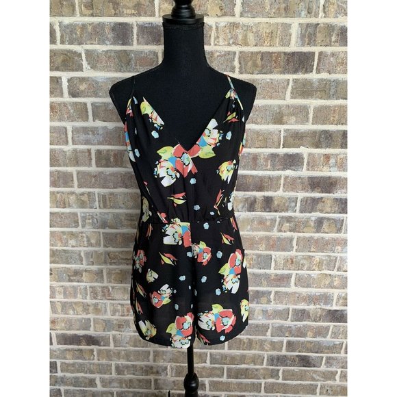 Yumi Kim Pants - Yumi Kim black short romper size medium floral